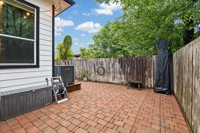 2112 Common Street, Houston, TX 77009