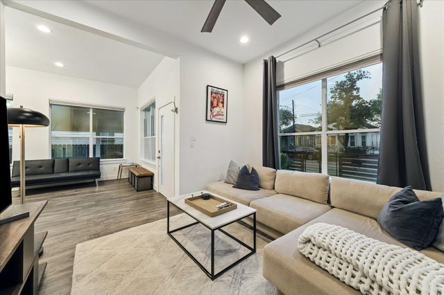 2112 Common Street, Houston, TX 77009