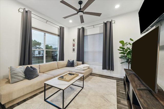 2112 Common Street, Houston, TX 77009