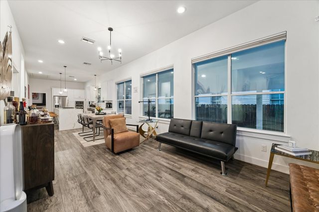 2112 Common Street, Houston, TX 77009