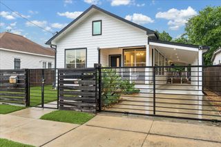2112 Common Street, Houston, TX 77009