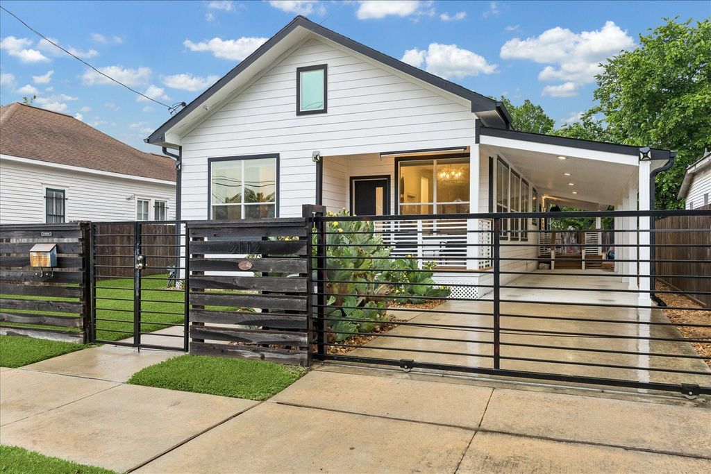 2112 Common Street, Houston, TX 77009