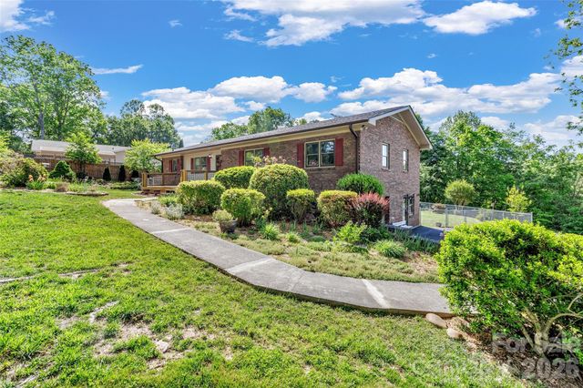 38 Chadwick Wade Drive, Asheville, NC 28804
