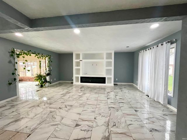 1430 Woodscliff Drive, Anderson, IN 46012