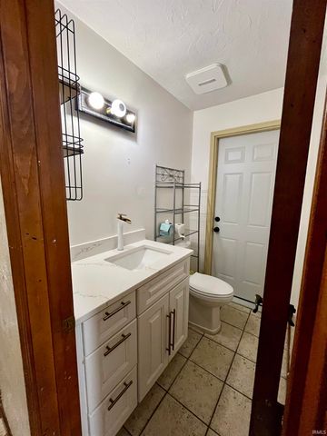 1430 Woodscliff Drive, Anderson, IN 46012