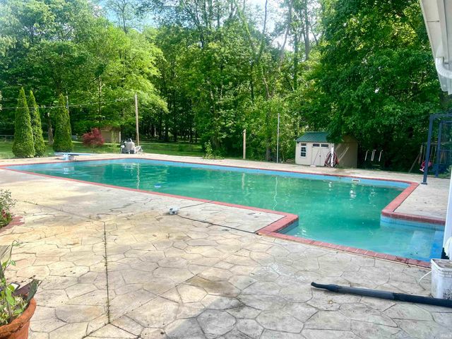 1430 Woodscliff Drive, Anderson, IN 46012