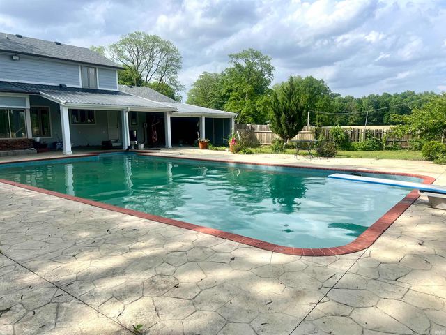 1430 Woodscliff Drive, Anderson, IN 46012