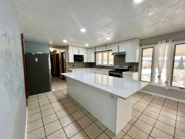 1430 Woodscliff Drive, Anderson, IN 46012