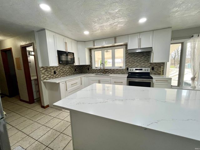 1430 Woodscliff Drive, Anderson, IN 46012