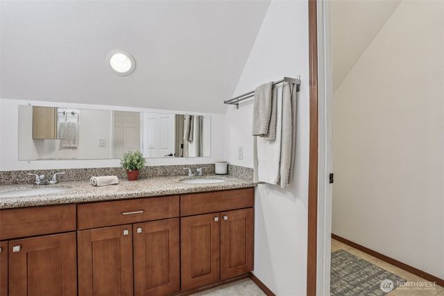 511 Van de Vanter Avenue, Kent, WA 98030
