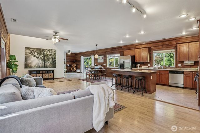 511 Van de Vanter Avenue, Kent, WA 98030