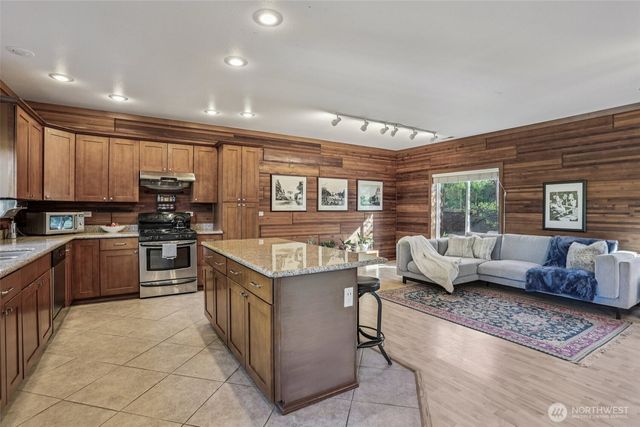511 Van de Vanter Avenue, Kent, WA 98030