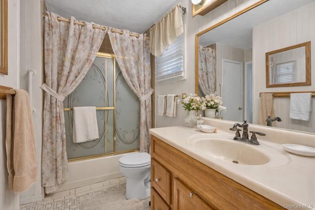 4069 Express Drive N, Ronkonkoma, NY 11779