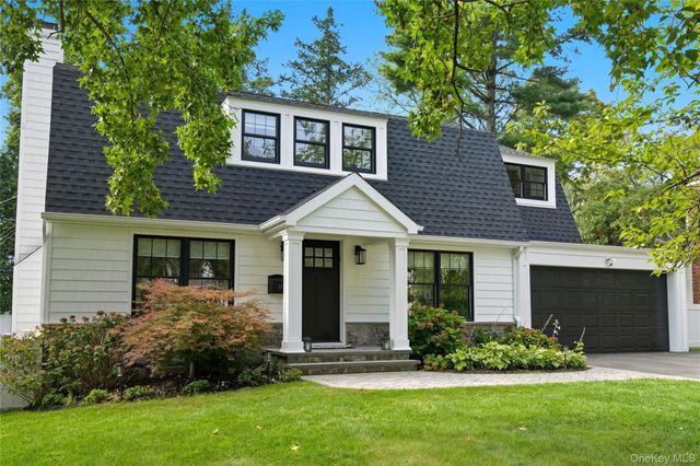 17 Entrance Road, East Hills, NY 11577