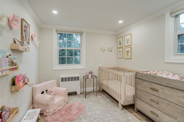 17 Entrance Road, East Hills, NY 11577