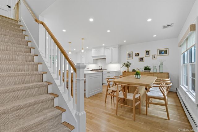 17 Entrance Road, East Hills, NY 11577