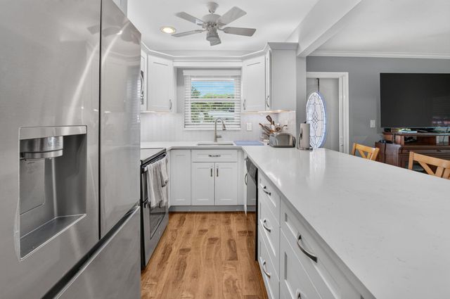 190 N HIGH POINT Boulevard A, Boynton Beach, FL 33435