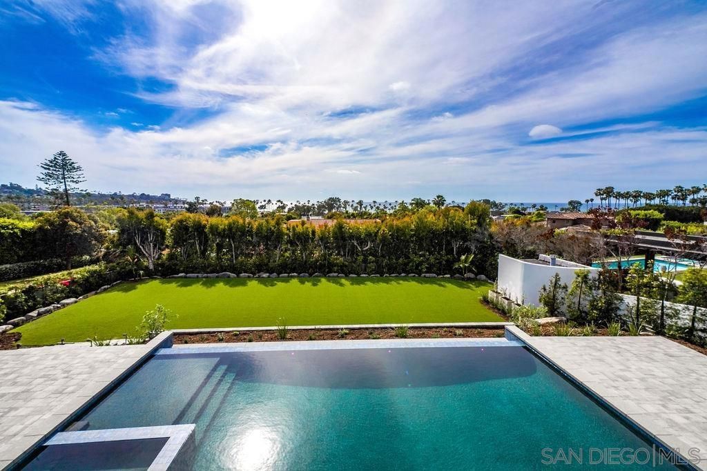 8308 Calle Del Cielo, La Jolla, CA 92037 — exterior