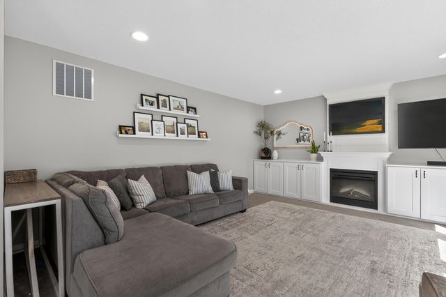 6984 Lucia Drive, Burlington, KY 41005