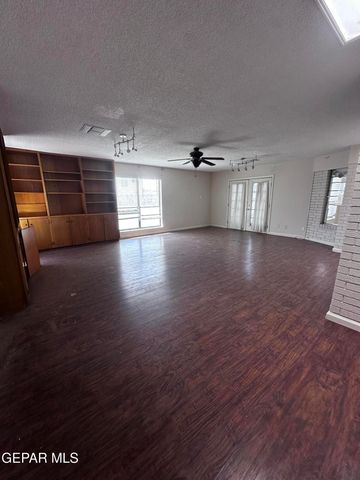 404 E HAGUE Road, El Paso, TX 79902