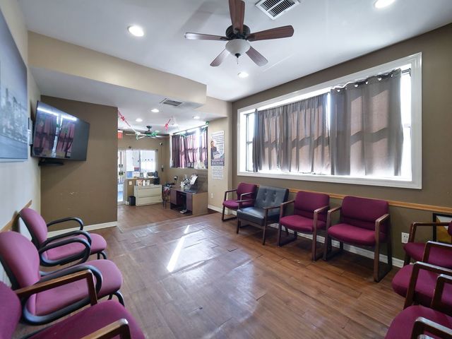 5000 W Cermak Road W, Cicero, IL 60804
