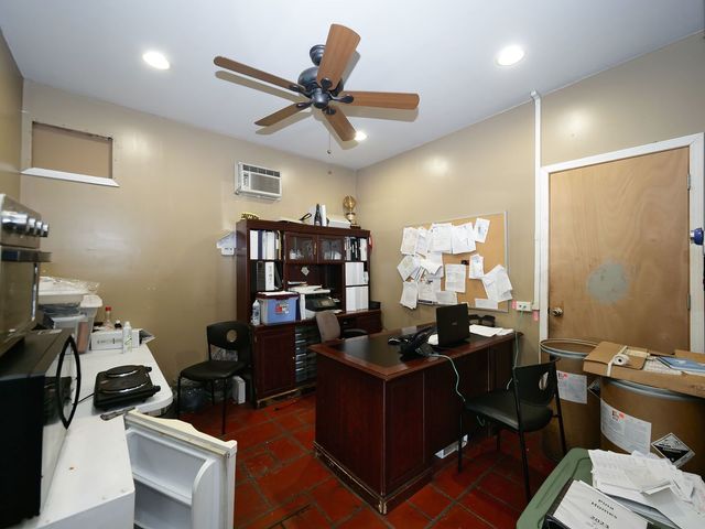 5000 W Cermak Road W, Cicero, IL 60804