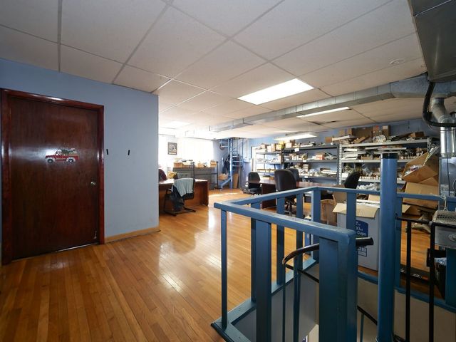 5000 W Cermak Road W, Cicero, IL 60804