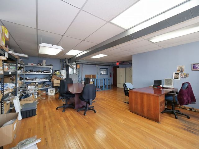 5000 W Cermak Road W, Cicero, IL 60804
