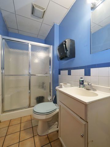 5000 W Cermak Road W, Cicero, IL 60804