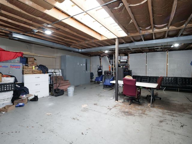 5000 W Cermak Road W, Cicero, IL 60804