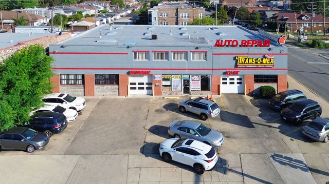 5000 W Cermak Road W, Cicero, IL 60804
