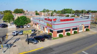 5000 W Cermak Road W, Cicero, IL 60804