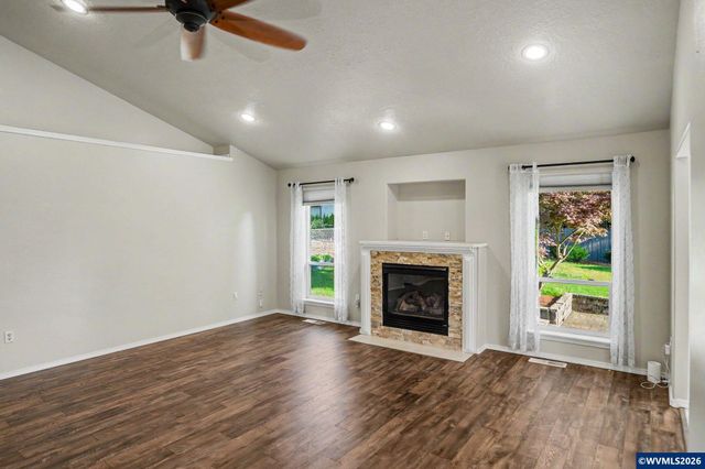 812 SW 8th St, Sublimity, OR 97385