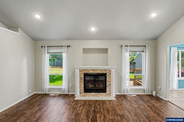 812 SW 8th St, Sublimity, OR 97385