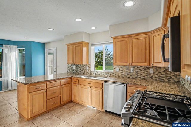 812 SW 8th St, Sublimity, OR 97385