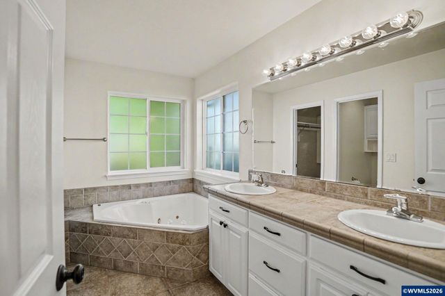 812 SW 8th St, Sublimity, OR 97385