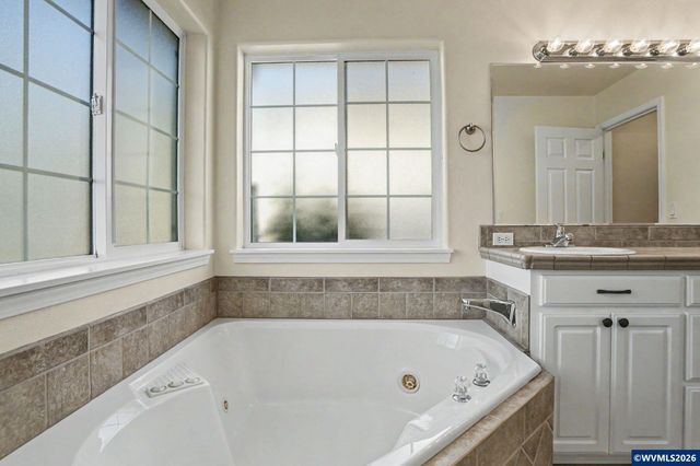 812 SW 8th St, Sublimity, OR 97385