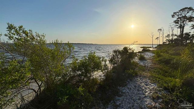 5579 North Shore Way, Pensacola, FL 32507