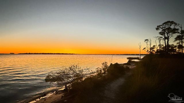 5579 North Shore Way, Pensacola, FL 32507