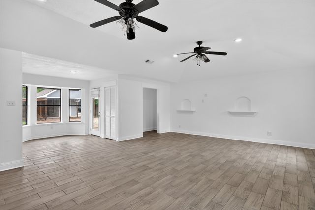 516 Post Oak Lane, Burleson, TX 76028