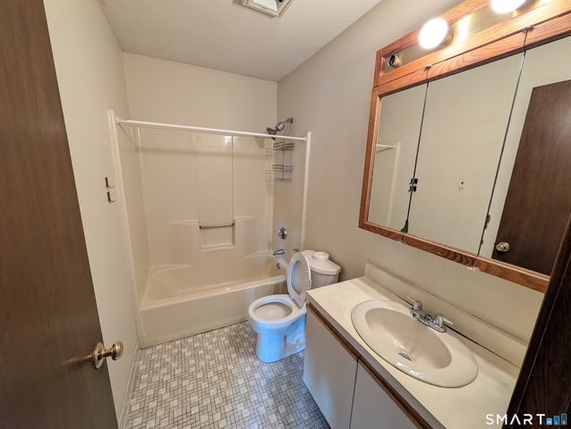 17 Little Oak Lane 17, Rocky Hill, CT 06067