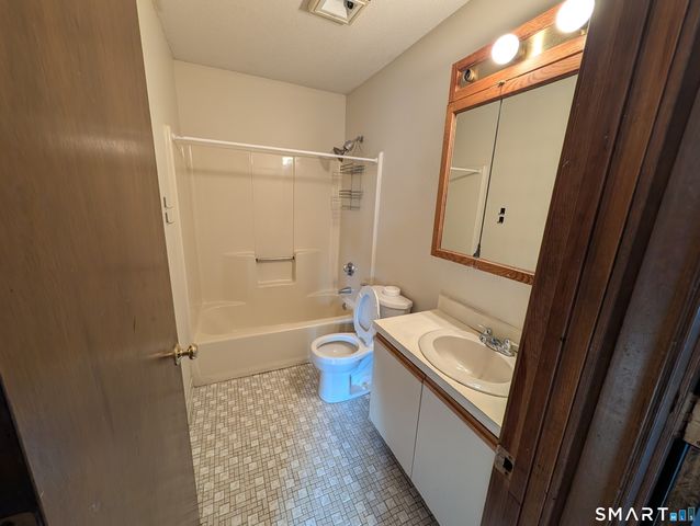 17 Little Oak Lane 17, Rocky Hill, CT 06067