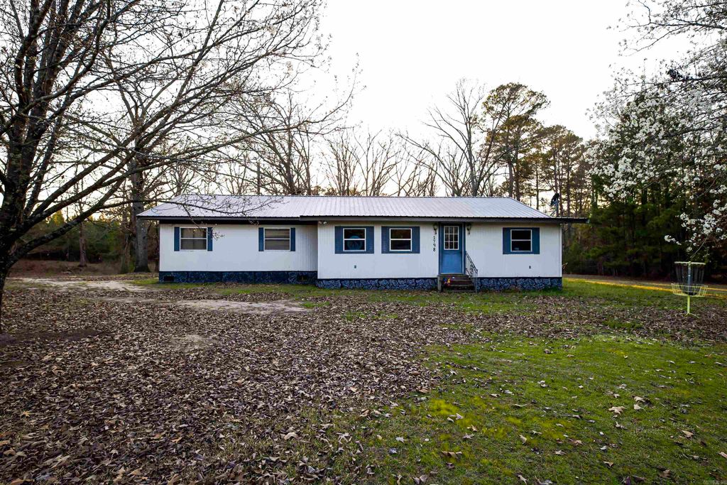 1798 Ouachita 67, Camden, AR 71701