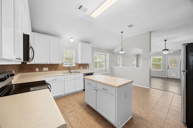 119 Aguilar DR, Hutto, TX 78634