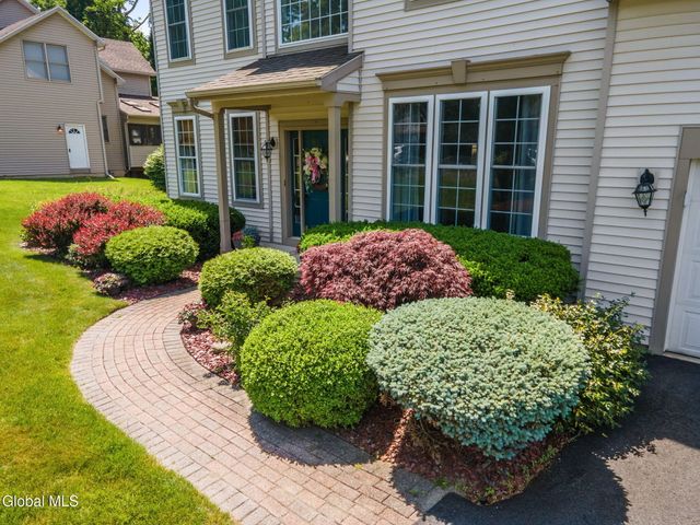 46 Mann Boulevard, Halfmoon, NY 12065