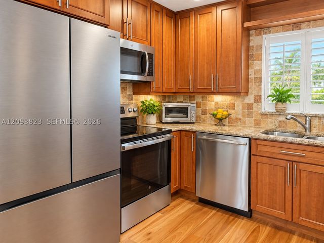 11 Garden St 101T, Tequesta, FL 33469