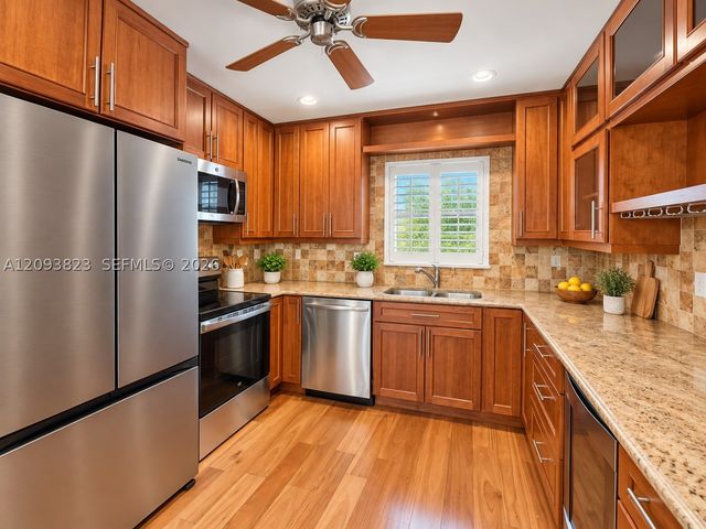 11 Garden St 101T, Tequesta, FL 33469