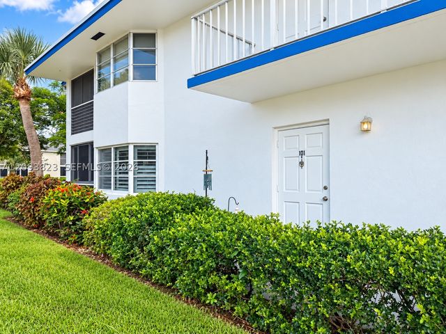 11 Garden St 101T, Tequesta, FL 33469