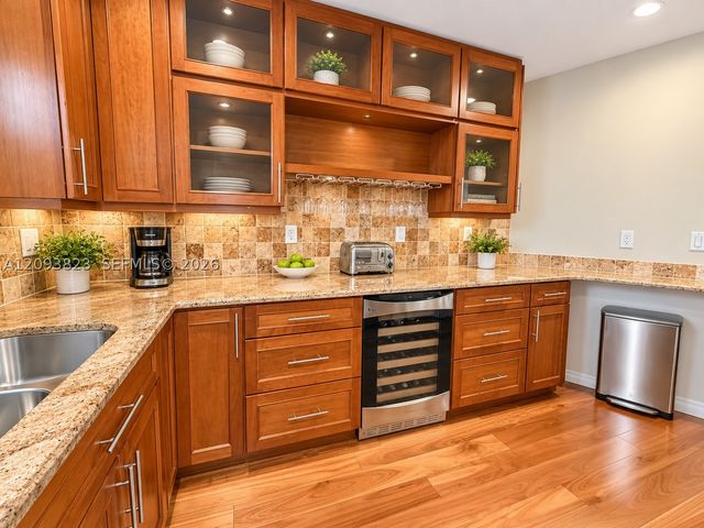 11 Garden St 101T, Tequesta, FL 33469