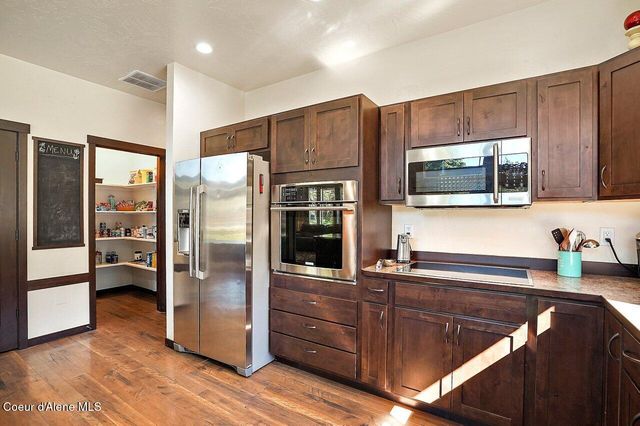 10209 E Snowy LN, Athol, ID 83801